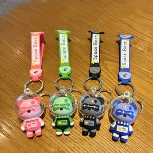 Astronautide võtmehoidja läbipaistva kiivriga