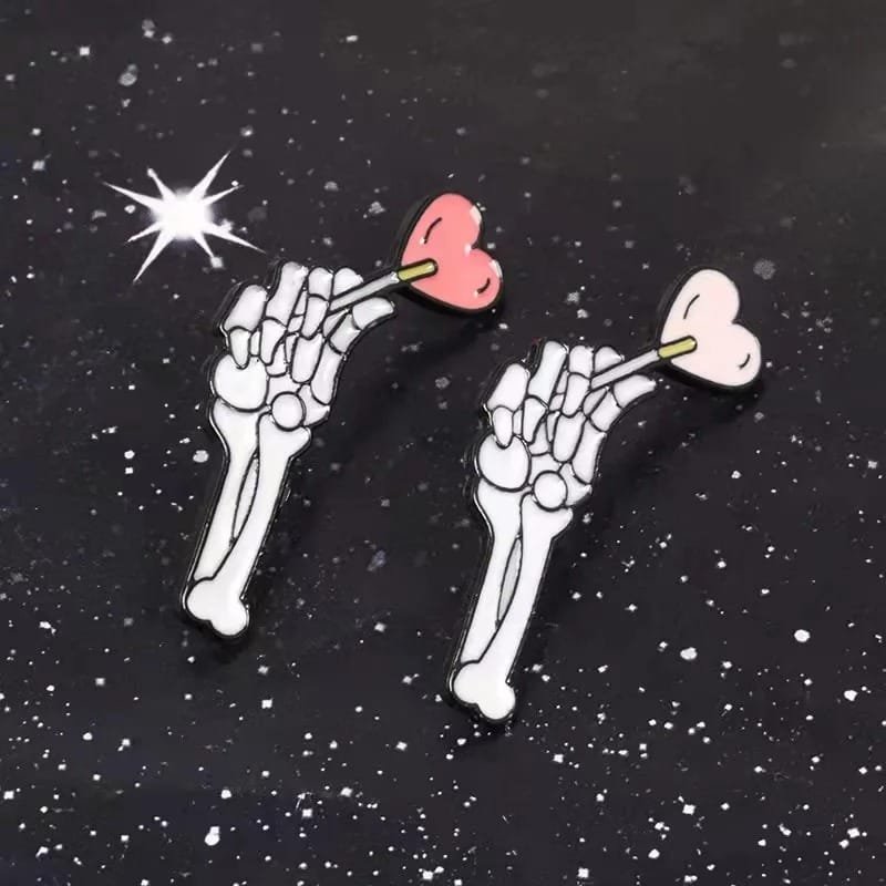 Kolekciniai metaliniai ženkliukai – Skeleto ranka su ledinuku - Bild 2